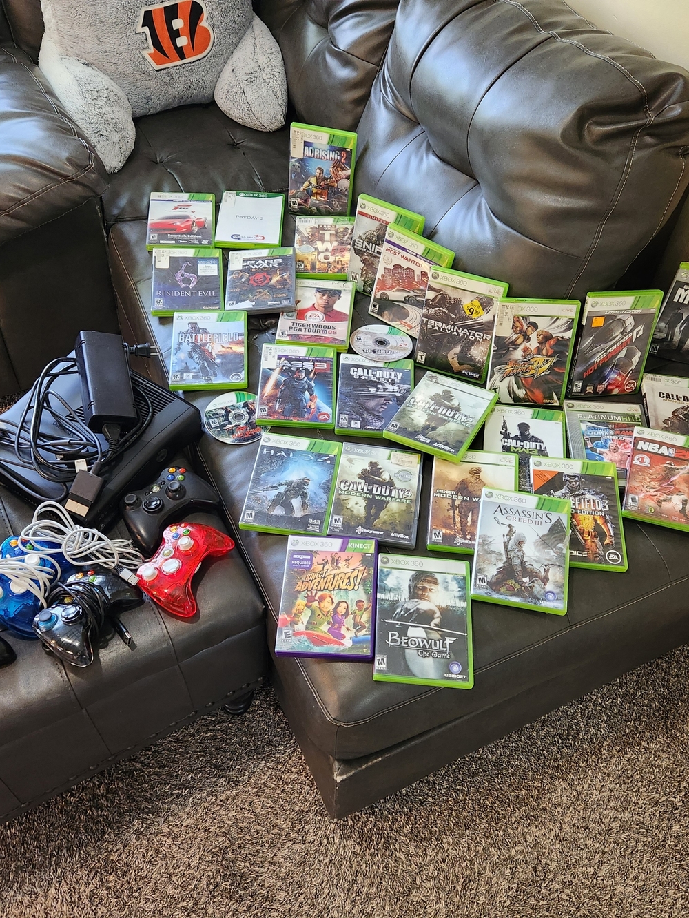 Xbox 360 Console Bundle with 32 Games & 5 Controllers Plus 2 Kinects